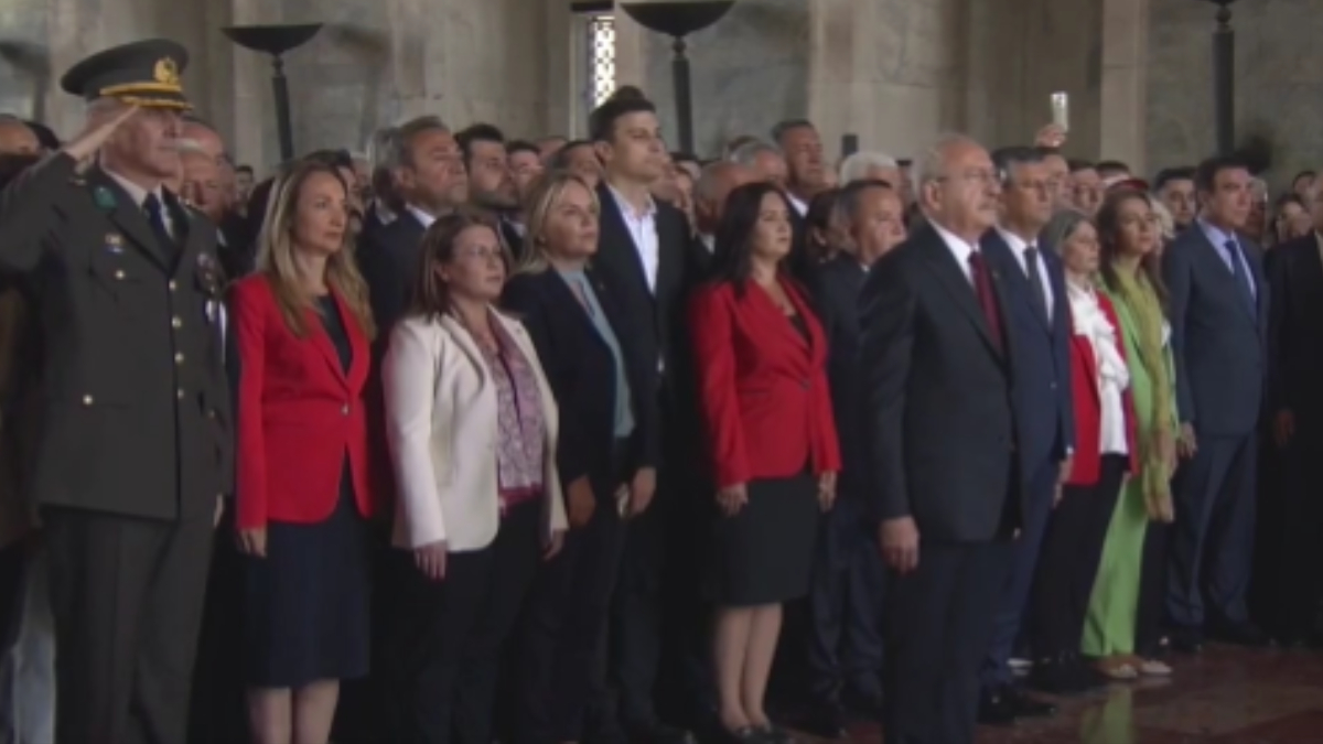 Kemal Kılıçdaroğlu, 1922 kişiyle Anıtkabir'e ziyaret gerçekleştirdi