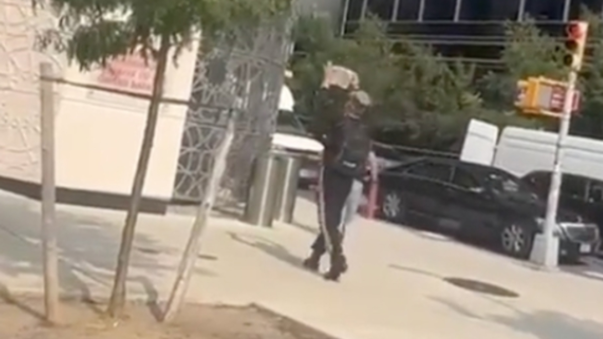 New York'taki Türkevi önünde Kur'an-ı Kerim'e çirkin saldırı