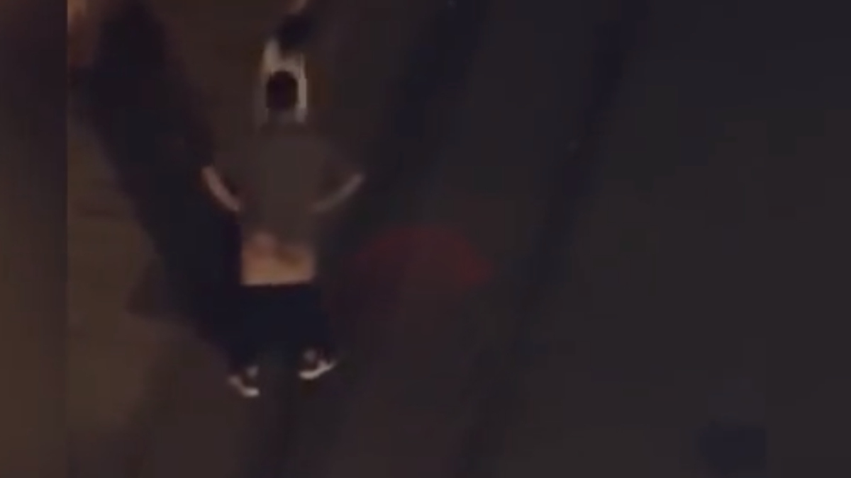 İstanbul'da 2 kişi şortlarını indirerek fotoğraf çekildi! Kıskıvrak yakalandı