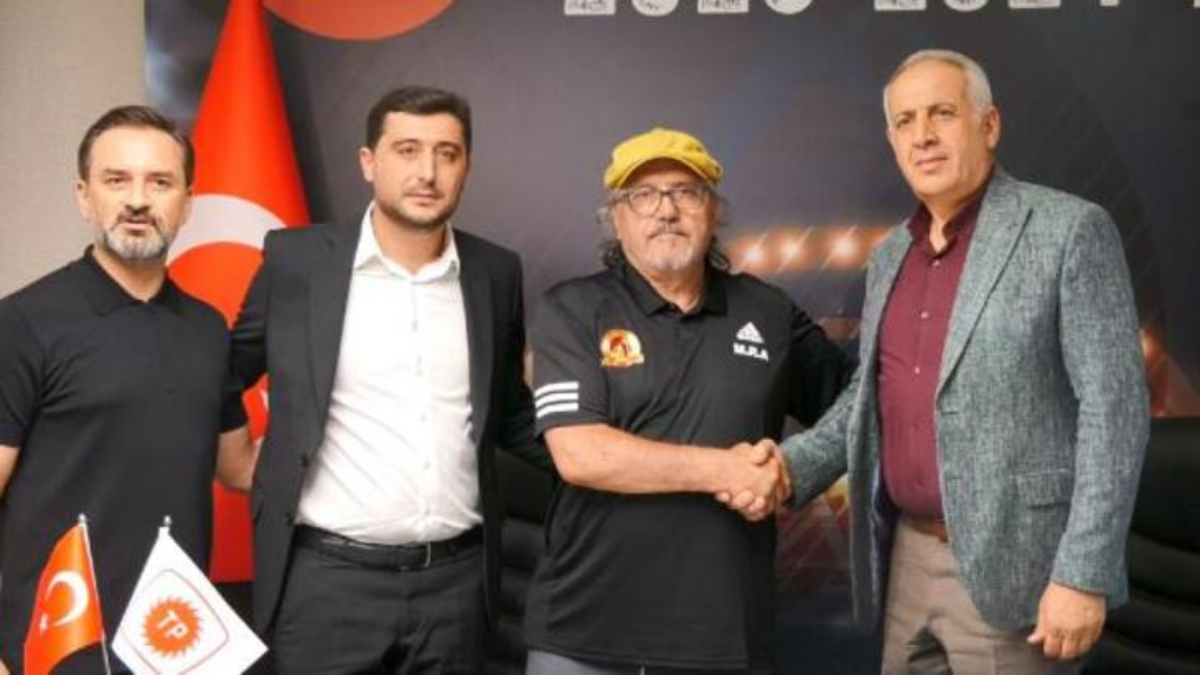 Mustafa Reşit Akçay, sağlık sorunları nedeniyle Batman Petrolspor’dan ayrıldı