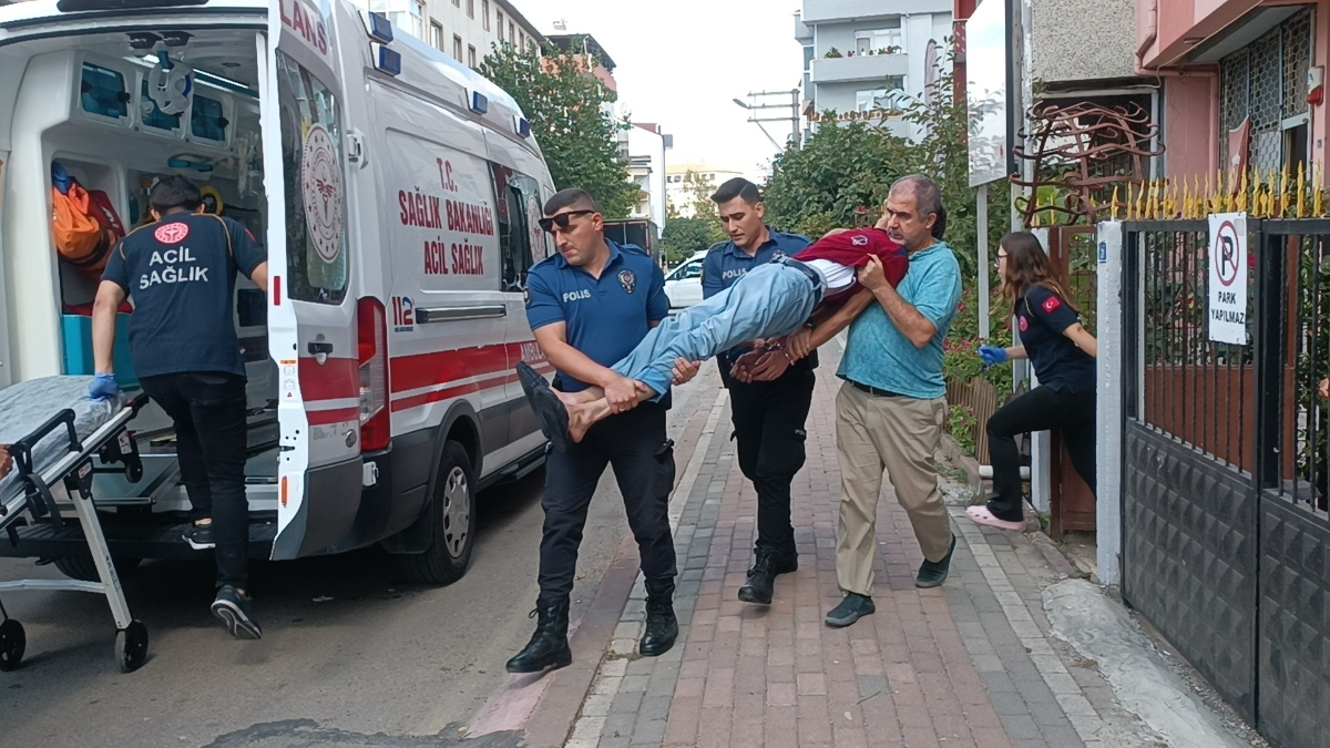 Kocaeli'de sinir krizi geçirdi, polis çareyi kelepçelemekte buldu