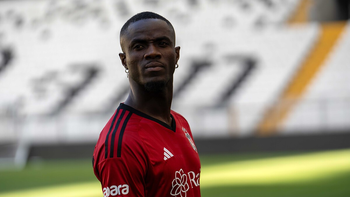 Beşiktaş'ta yeni transferden kötü haber! İlk maçını tamamlayamadı