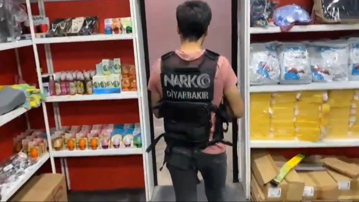 Diyarbakır'da uyuşturucu tacirlerine operasyon: 10 tutuklama