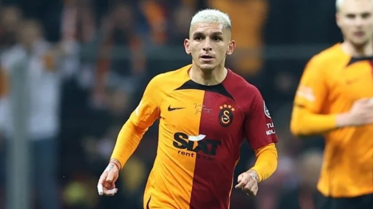 Galatasaraylı Torreira’nın sokakta “waka waka” dansı viral oldu! “Atom karınca iş başında”