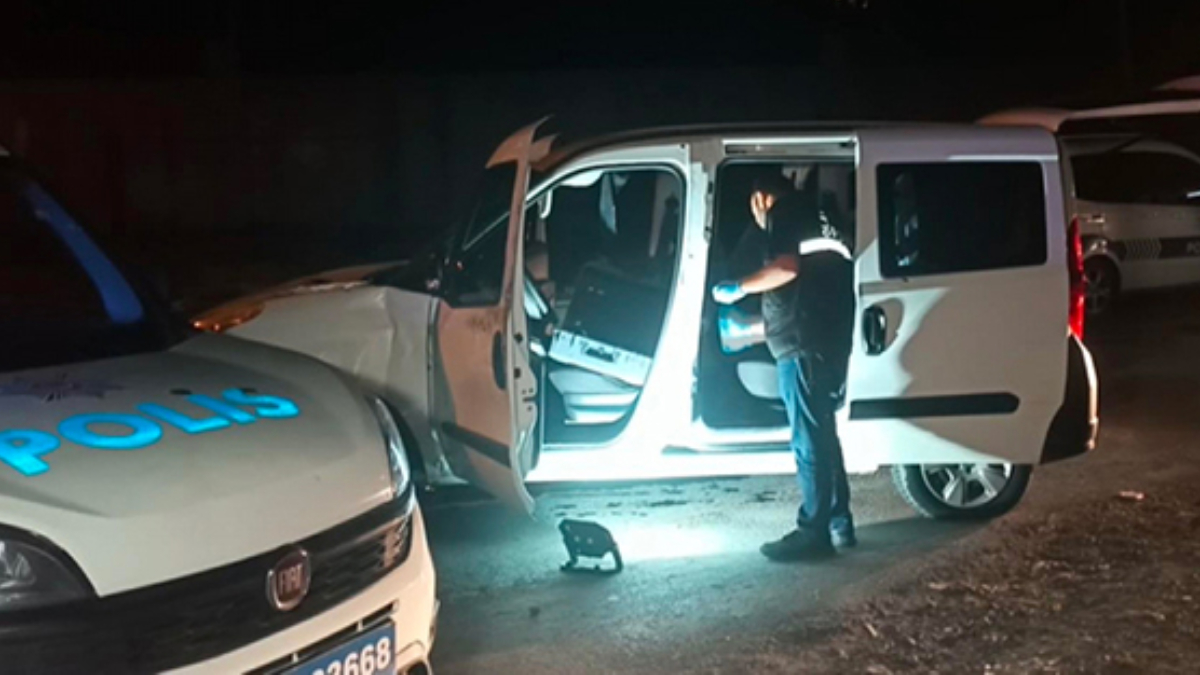 İstanbul Esenyurt'ta polisten kaçan lastik hırsızları aracı bırakıp kaçtı