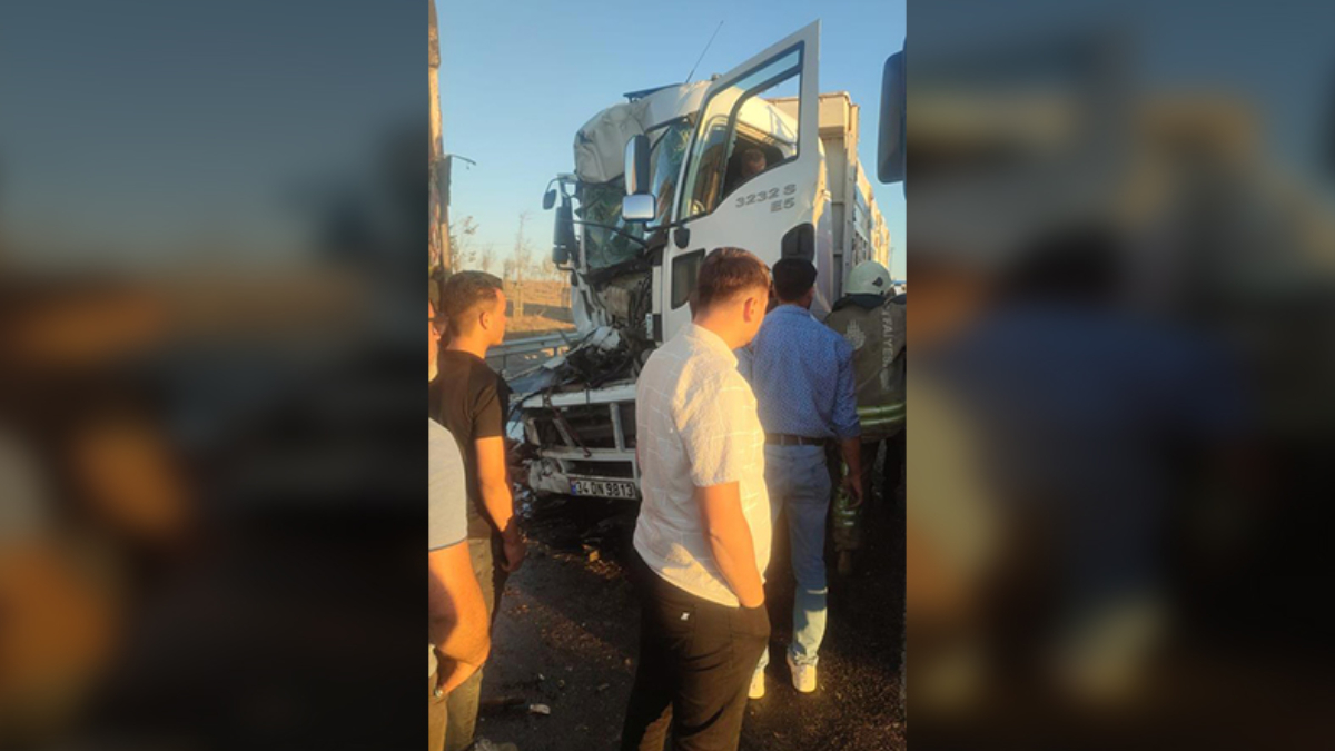 İstanbul'da Silivri'de 3 tır birbirine girdi: Trafik yoğunluğu oluştu