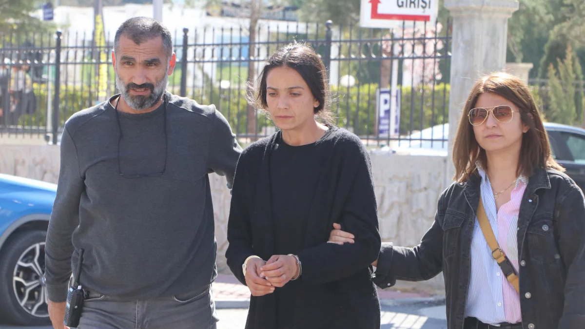 Denizli'de tartıştığı eşini sırtından bıçaklayan kadın, hakim karşısına çıktı