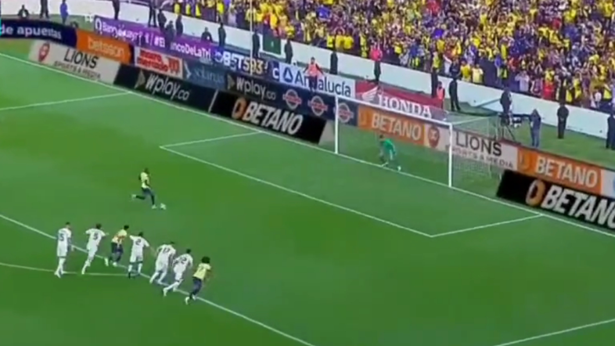 Enner Valencia yine gündemde! Penaltıyı kaçırdı
