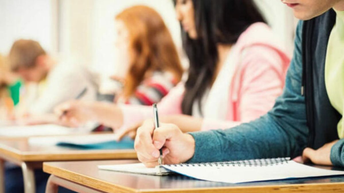 Yurt dışında okuyan öğrencilerin bursları artırıldı