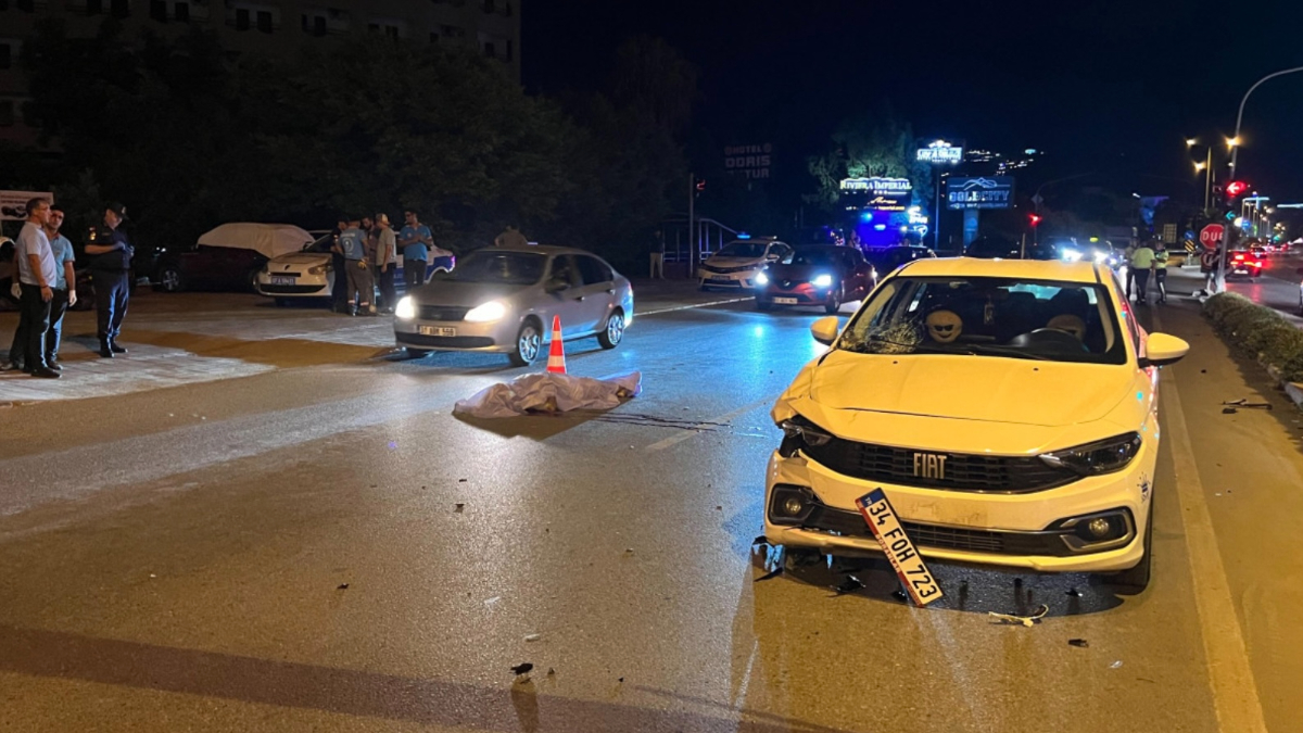 Antalya'da yaya geçidinden geçen Norveçli turiste araba çarptı: Öldü