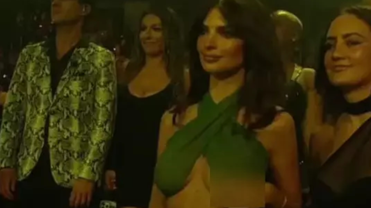 Emily Ratajkowski, frikik verdi
