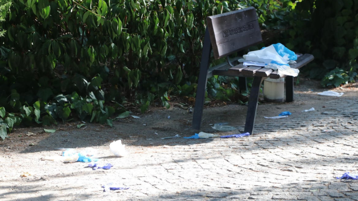 İzmir'de bir kişi parkta tartıştığı eski eşine kurşun yağdırdı