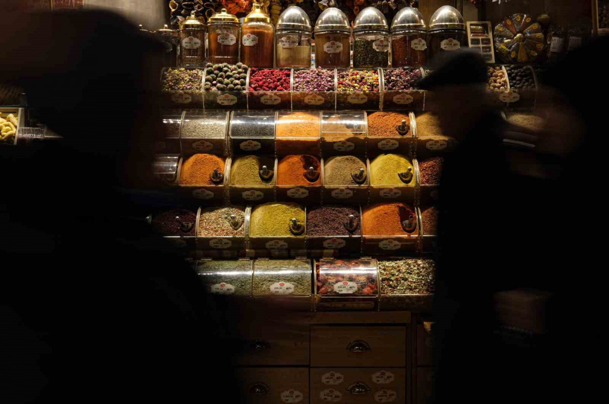 Grip mevsimi başladı! Aktarlarda en çok zencefil, tarçın ve ıhlamur satılıyor