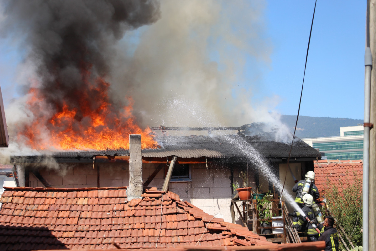 Bolu'da eşi ve kayınvalidesiyle kavga etti! Evi yaktı...