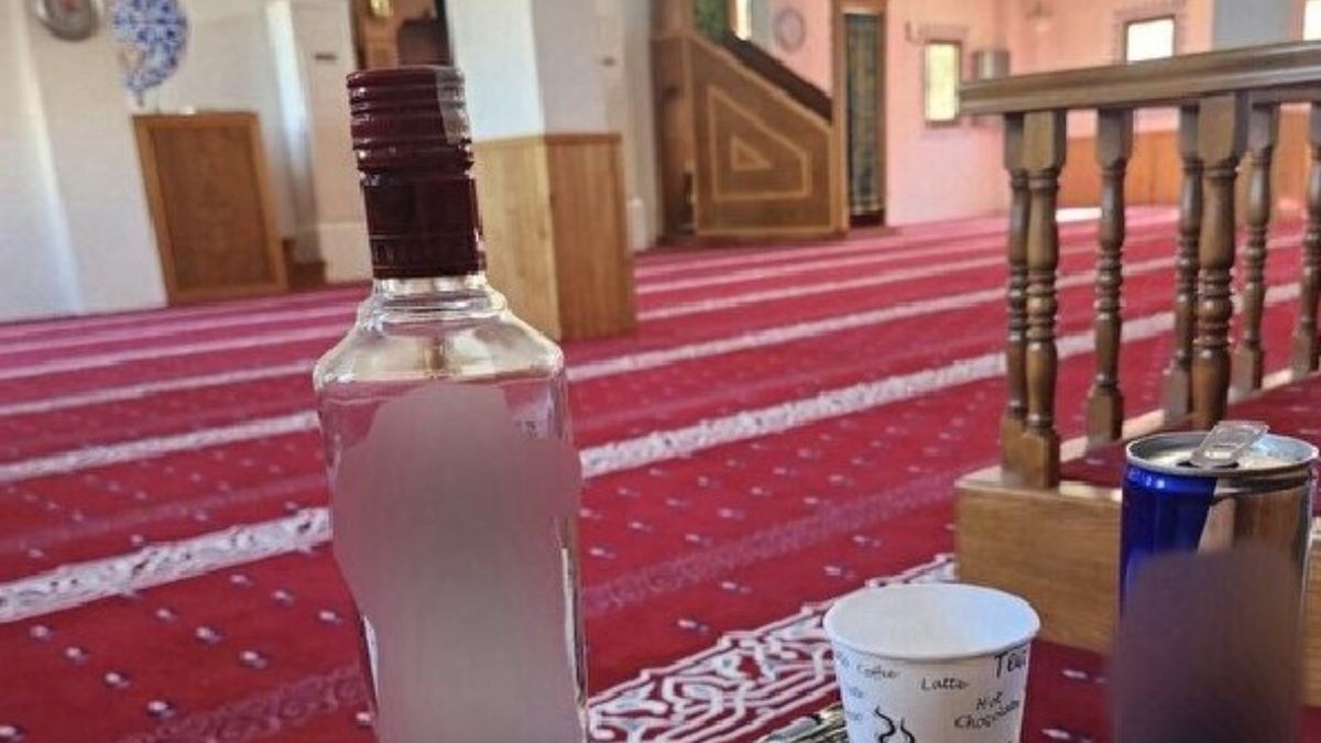 İstanbul'da camide alkol içtiği görüntüleri paylaşan kişi, polise de meydan okudu