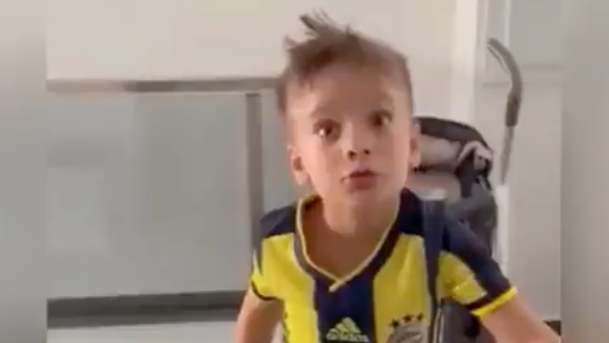 Minik çocuğun annesinden izin alma çabası sosyal medyada viral oldu!