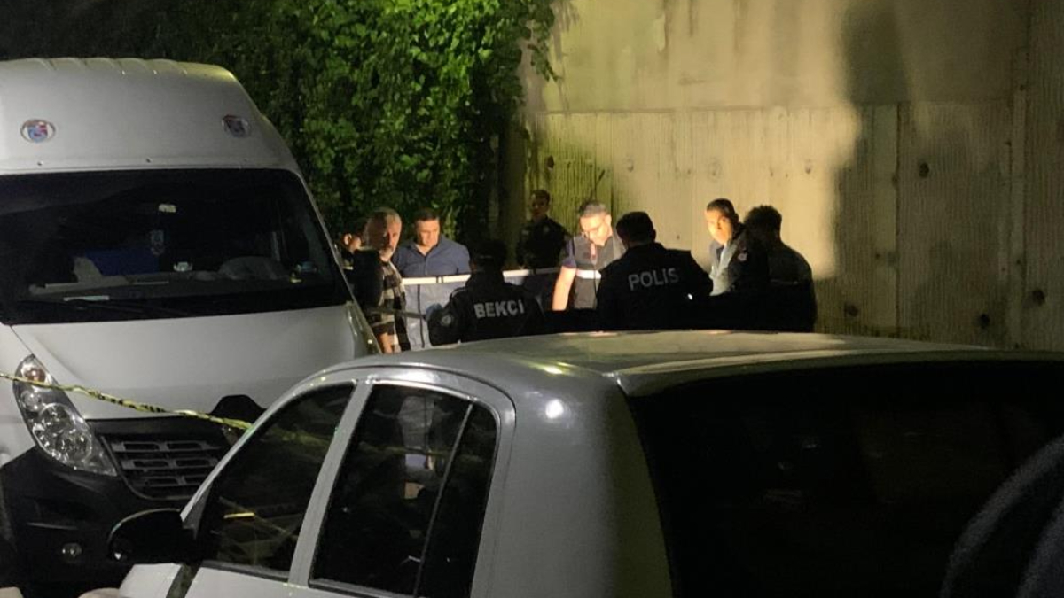 Ankara'da bir kişi bıçakla eski karısını yaralayıp yanında bulunan kişiyi silahla öldürdü