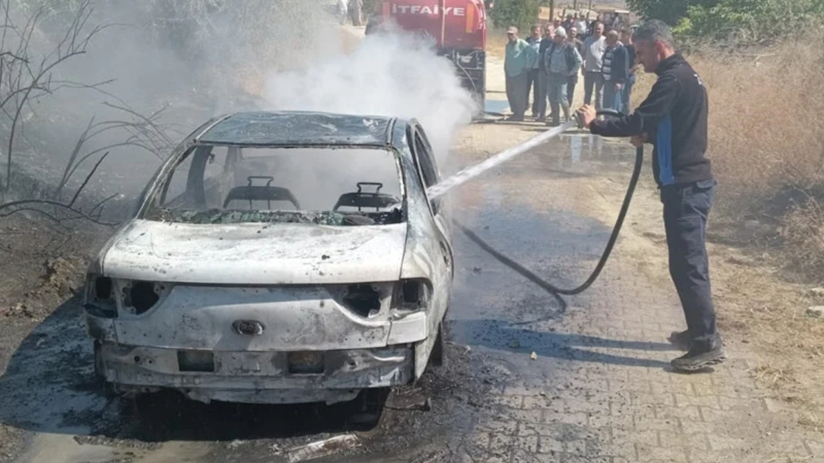 Çorum'da alev alan otomobil tamamen yandı