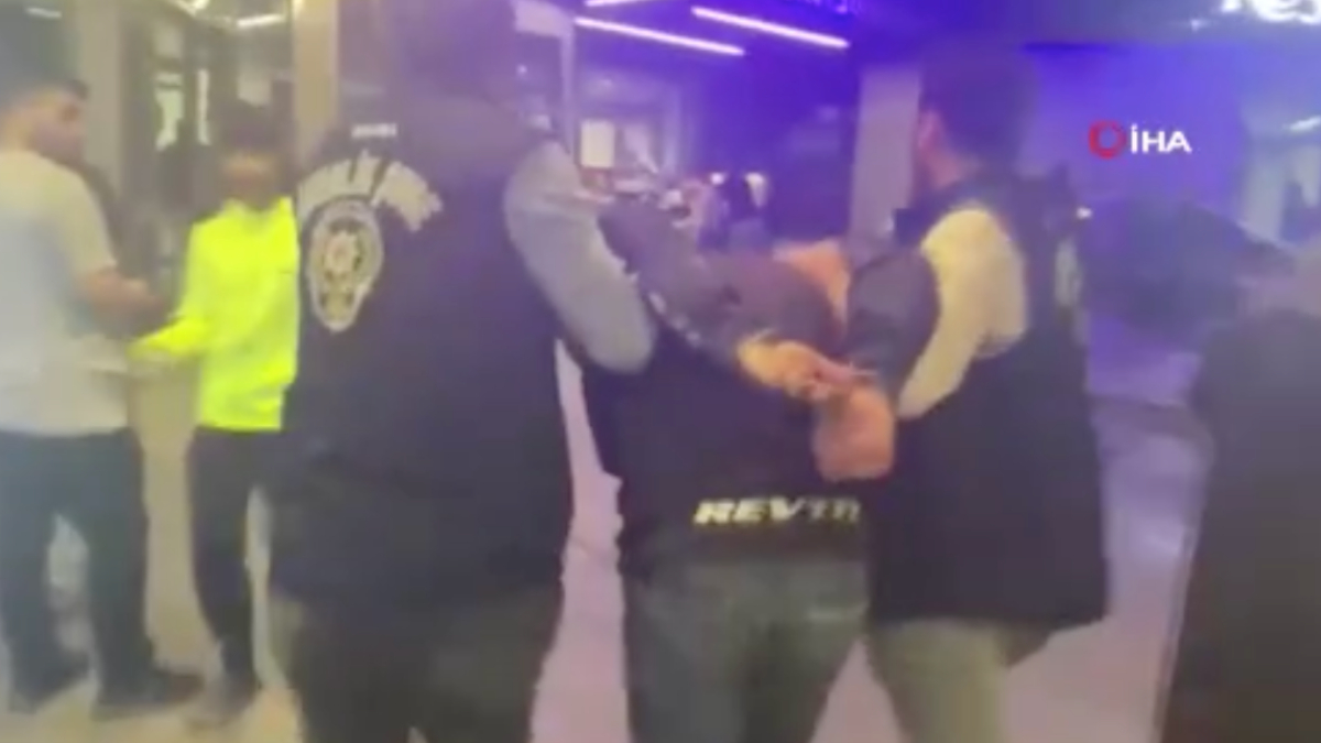 İstanbul'da camide alkollü fotoğraf paylaştı: Ben ateistim, cami beni ilgilendirmez