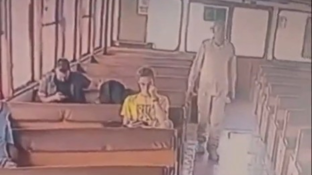 İstanbul'da feribotta garip olay: Yolcunun saçını ateşe verdi
