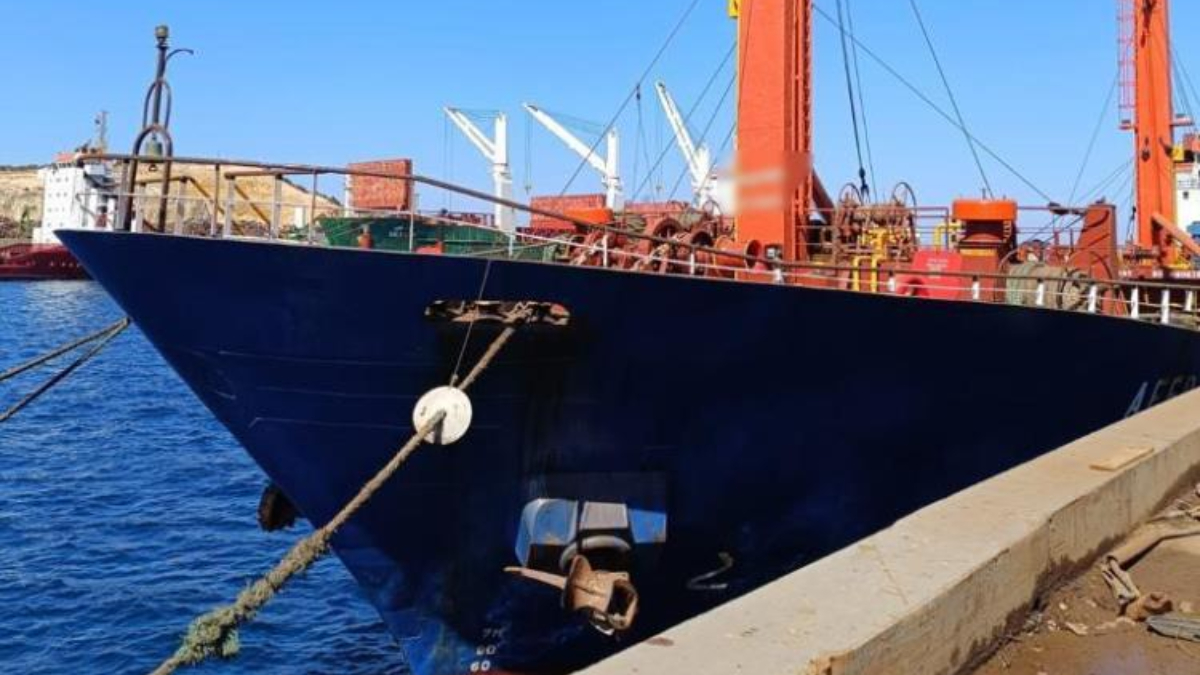 İzmir Aliağa Limanı'nda 51 ton kaçak akaryakıt yakalandı