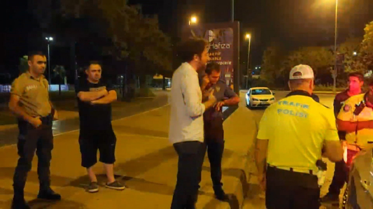 Kadıköy'deki trafik tartışması alkolmetre krizine döndü