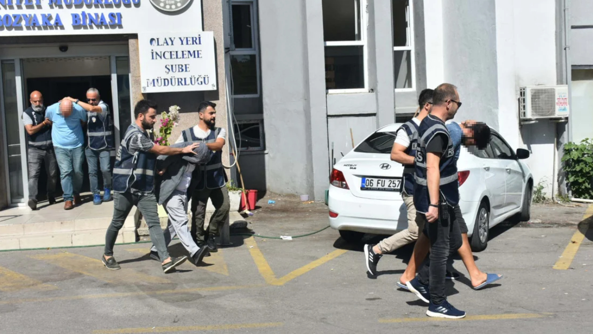 İzmir'de gasbettikleri aracın şaşi numarasını hurda araçla değiştirdiler