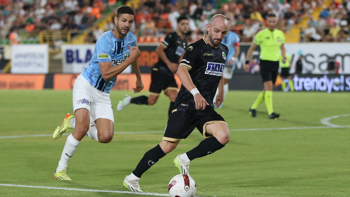 Gol yağmuru yaşanan Alanyaspor-Kasımpaşa maçında kazanan çıkmadı