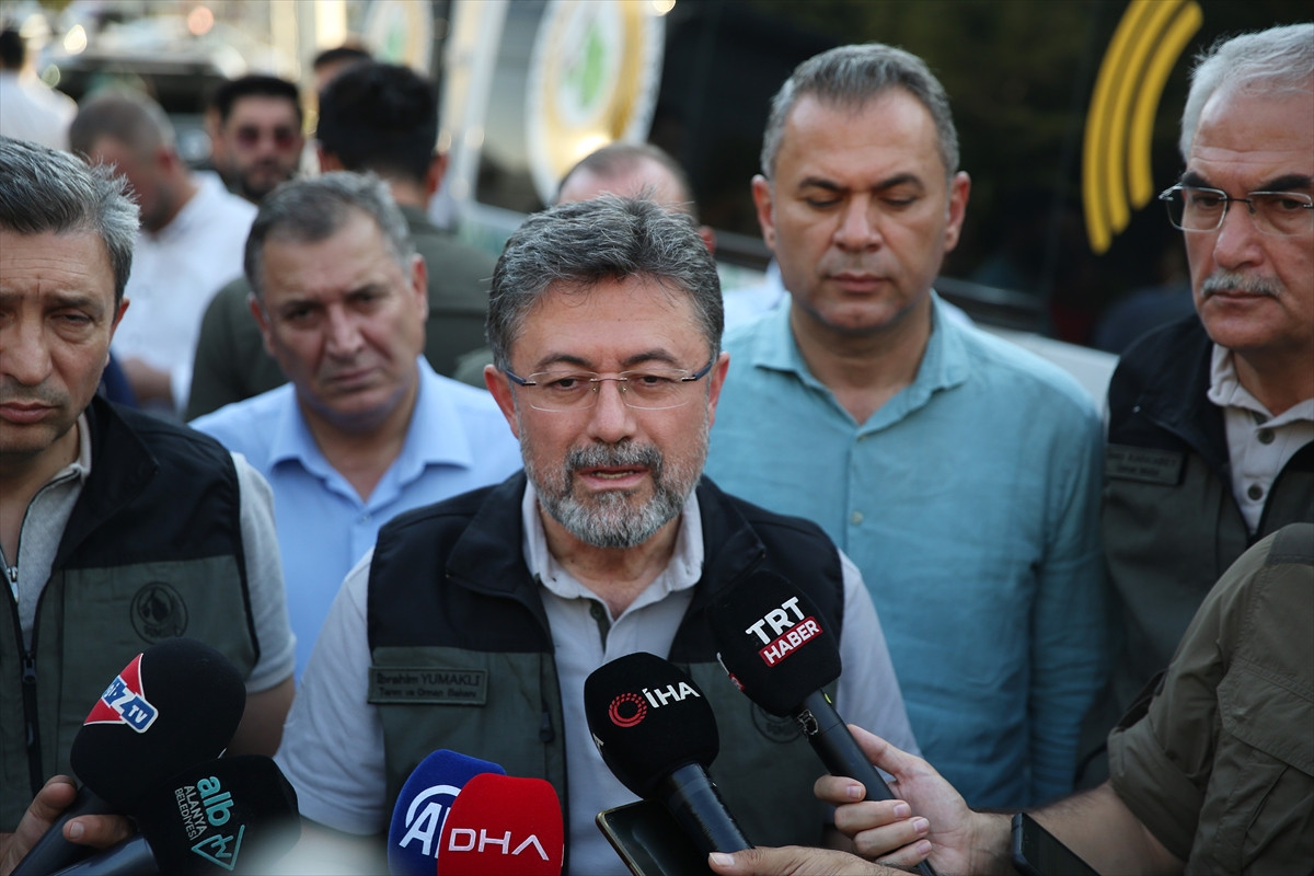 İbrahim Yumaklı: Alanya yangınının enerjisi düşürüldü