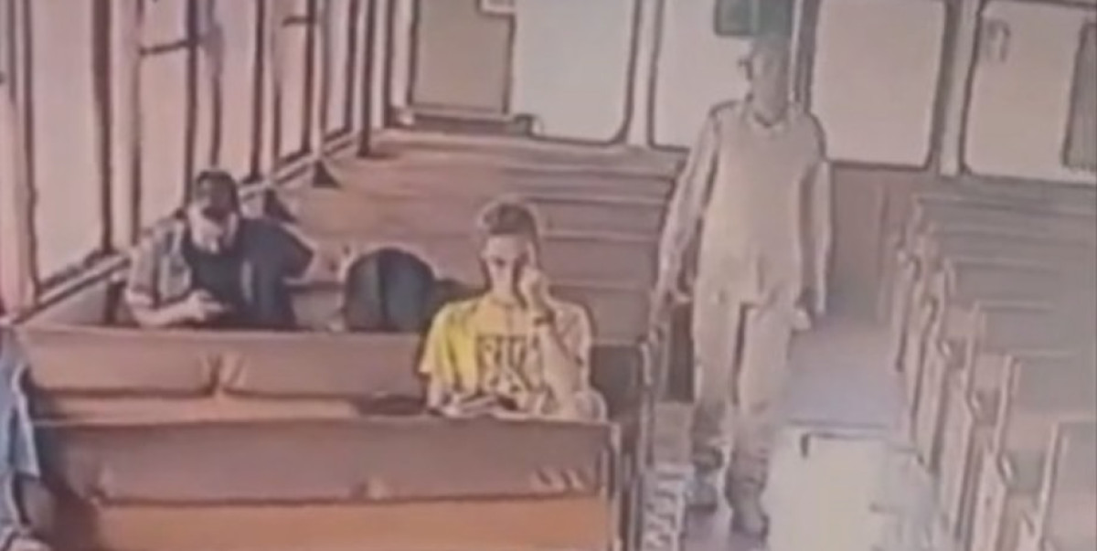 İstanbul'da vapurda oturan gencin saçlarını yaktı: Serbest kaldı