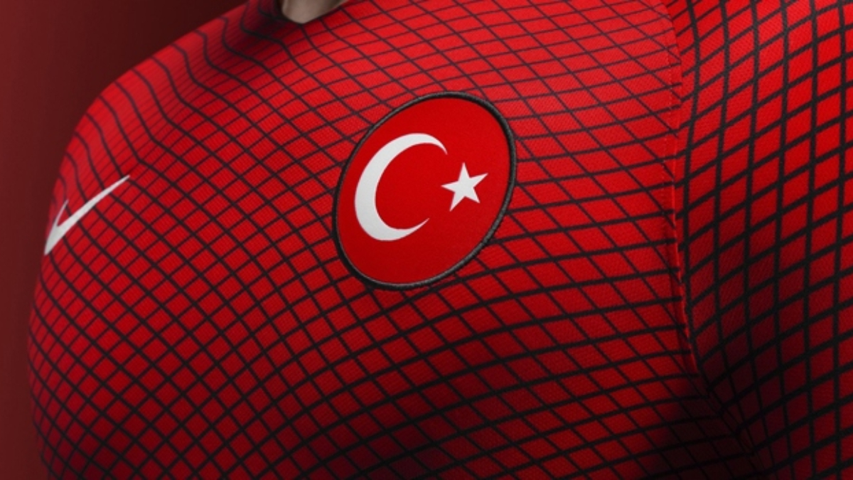 Milli takımın başına sürpriz isim! Stefan Kuntz'un yerine gelecek isim sosyal medyayı salladı