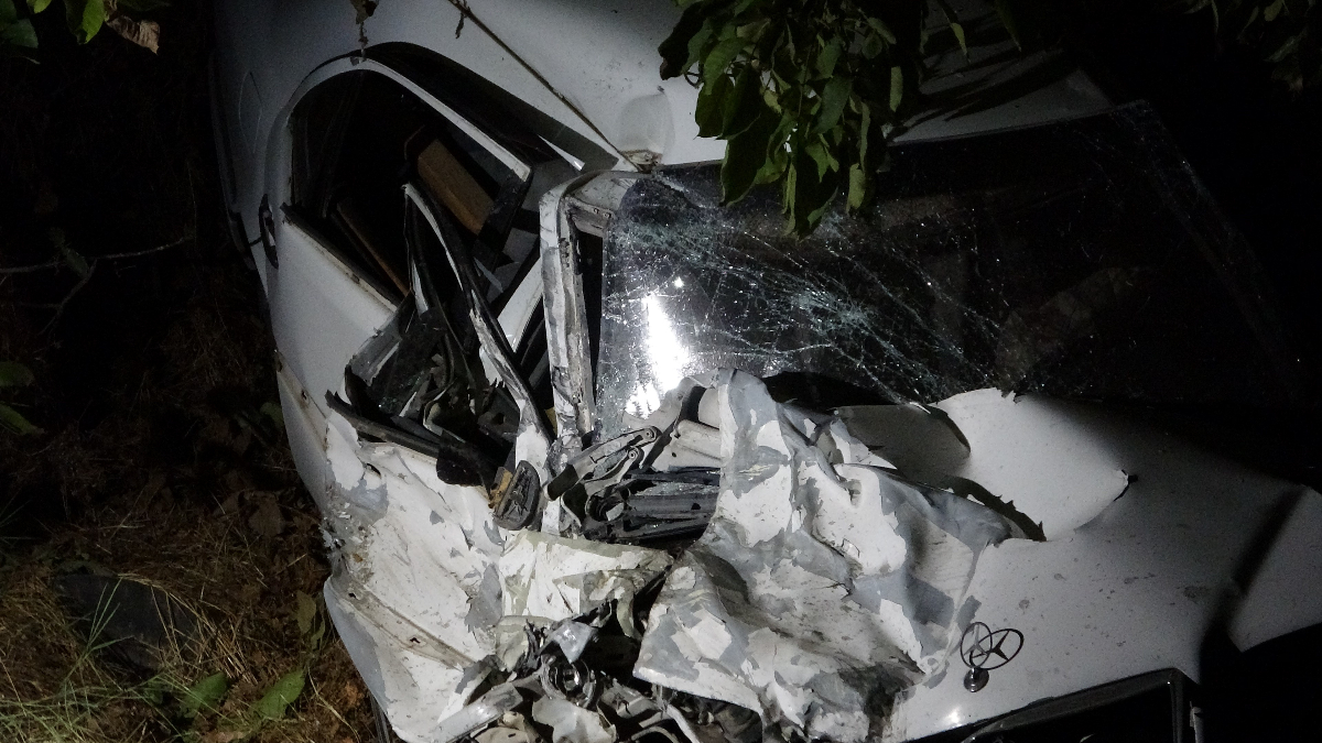 Uşak'ta işçi servisi ile otomobil çarpıştı: 13 yaralı