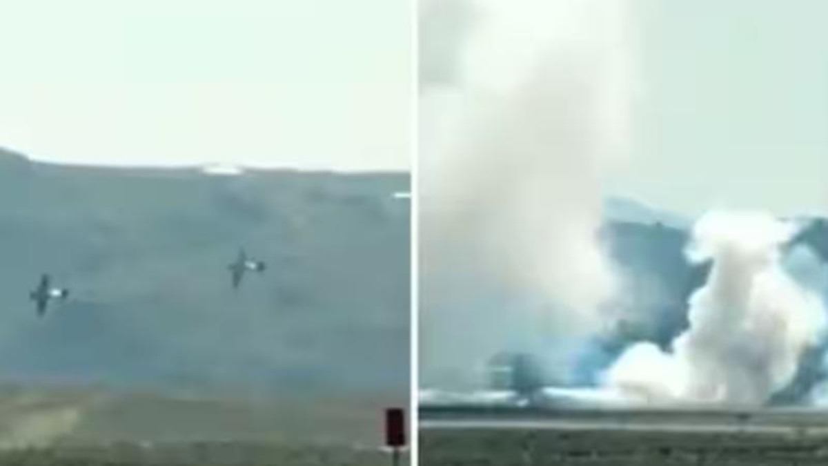 ABD'de gösteri uçakları çarpıştı: 2 ölü