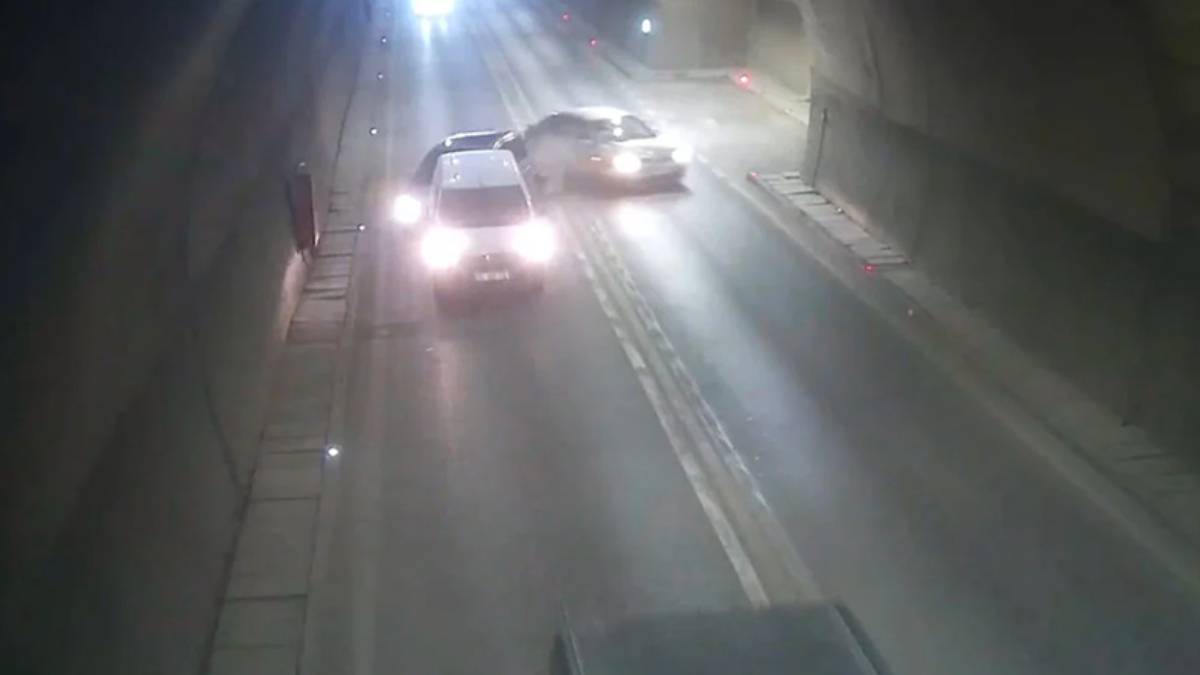 Amasya'da tüneldeki zincirleme kaza kameraya yansıdı