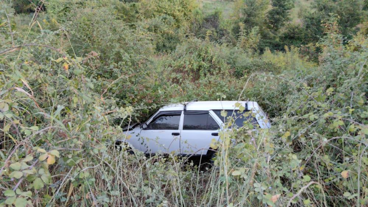 Bursa'da şarampole uçan otomobildeki 4 kişi yaralandı