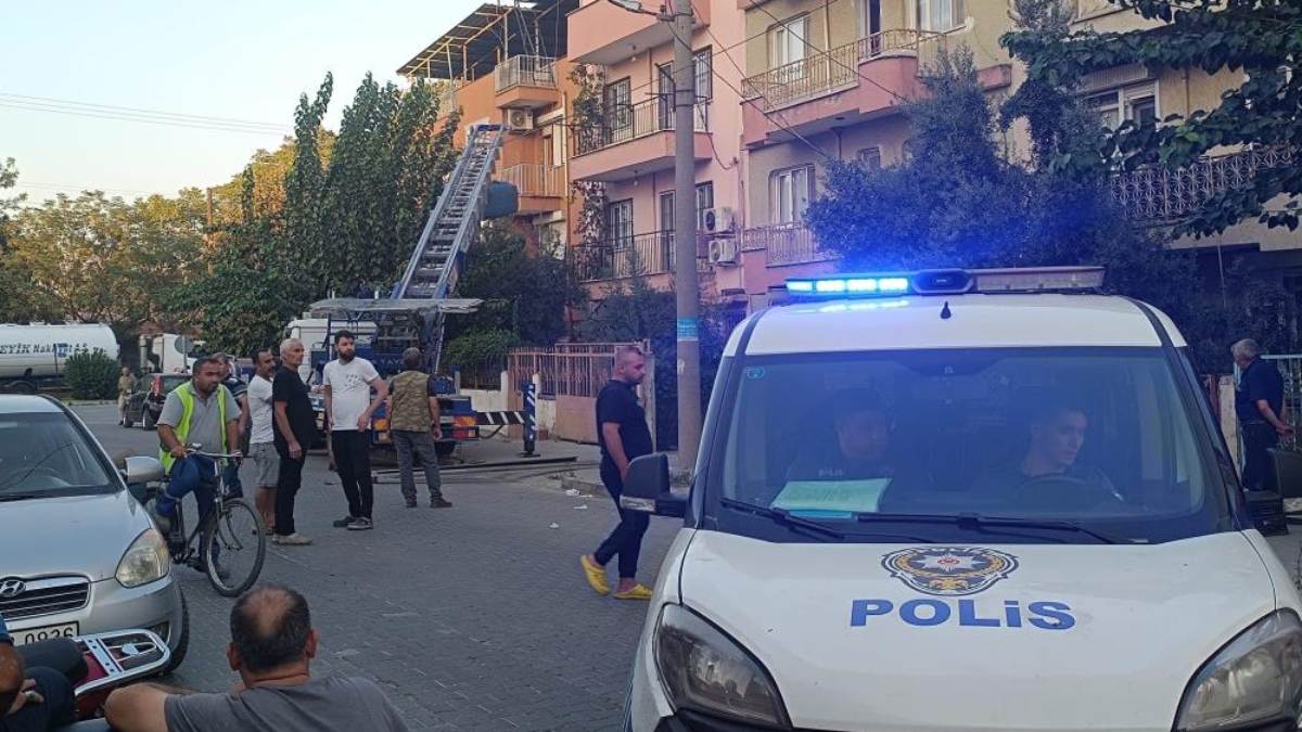 Manisa'da kilolu şahsın cansız bedeni yük asansörüyle taşındı