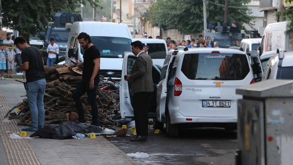 Diyarbakır'da 3 kişinin öldüğü kan davasında dehşet görüntü