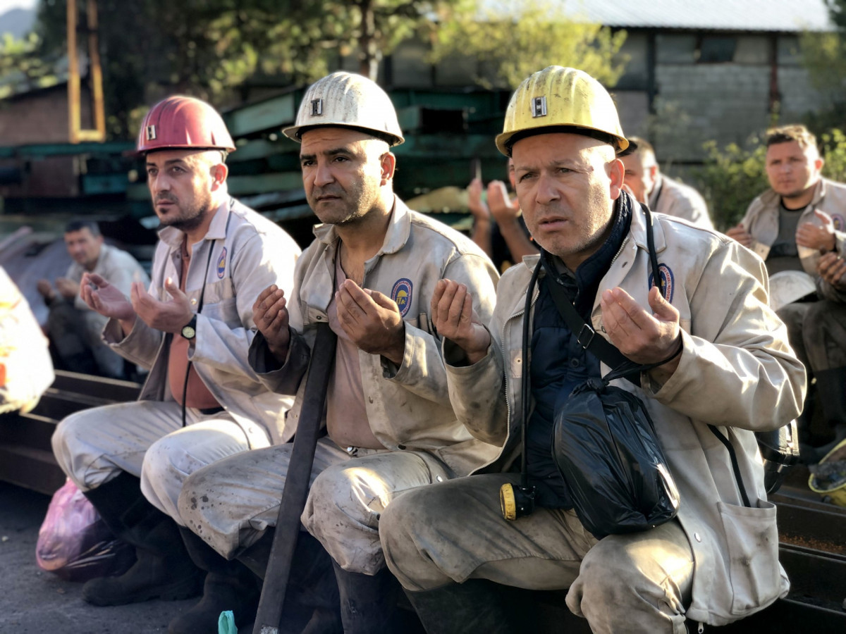 Zonguldaklı madenciler mesai öncesi arkadaşlarını andı