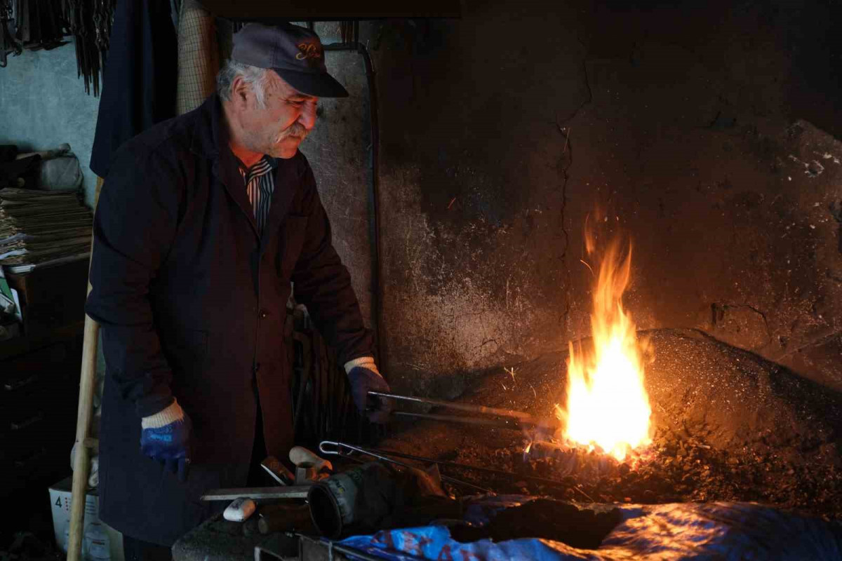 Erzincan’da yarım asırdır demircilik yapıyor! Bu meslek bizim ata baba mesleği