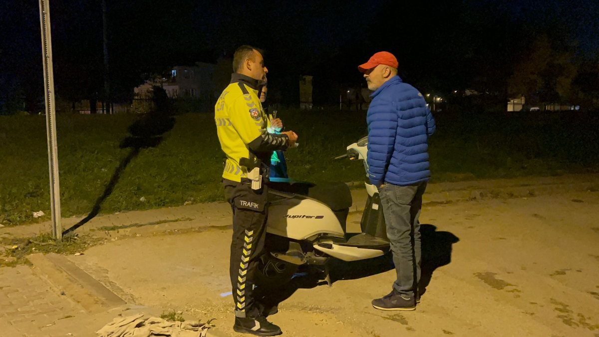 Bursa'da motosikletten düşen alkollü sürücü ekiplerin sabrını zorladı