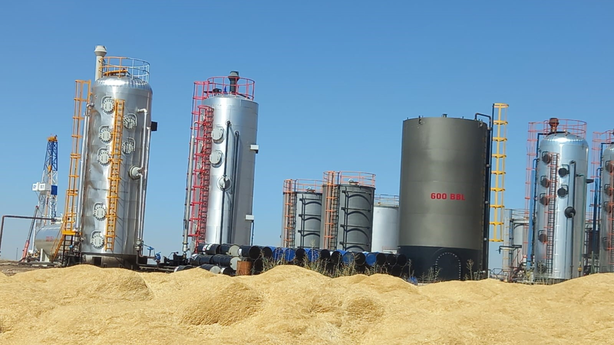 Diyarbakır'da terörden temizlenen noktalarda petrol çıkartma çalışması