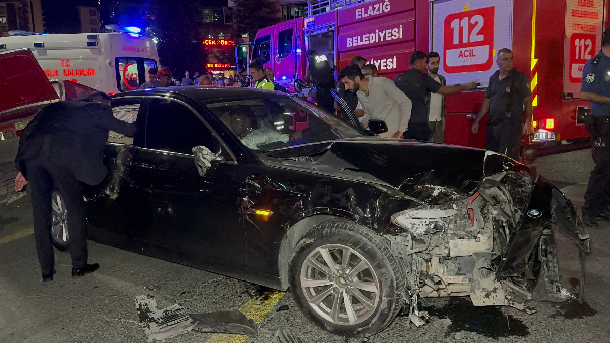 Elazığ’da feci kaza: 2’si ağır 6 yaralı