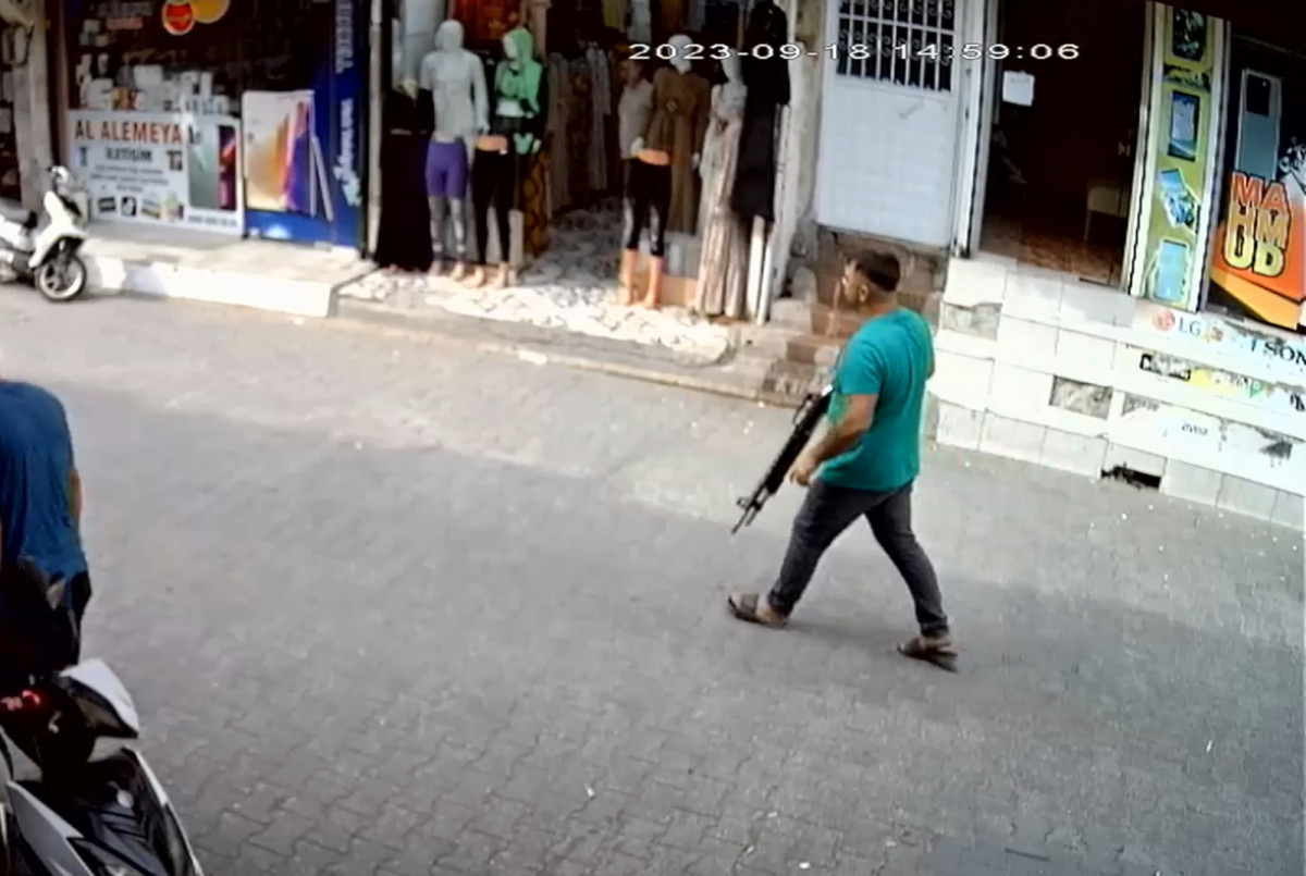 Adana'da haraç vermeyen dükkan sahibini av tüfeğiyle vurdu