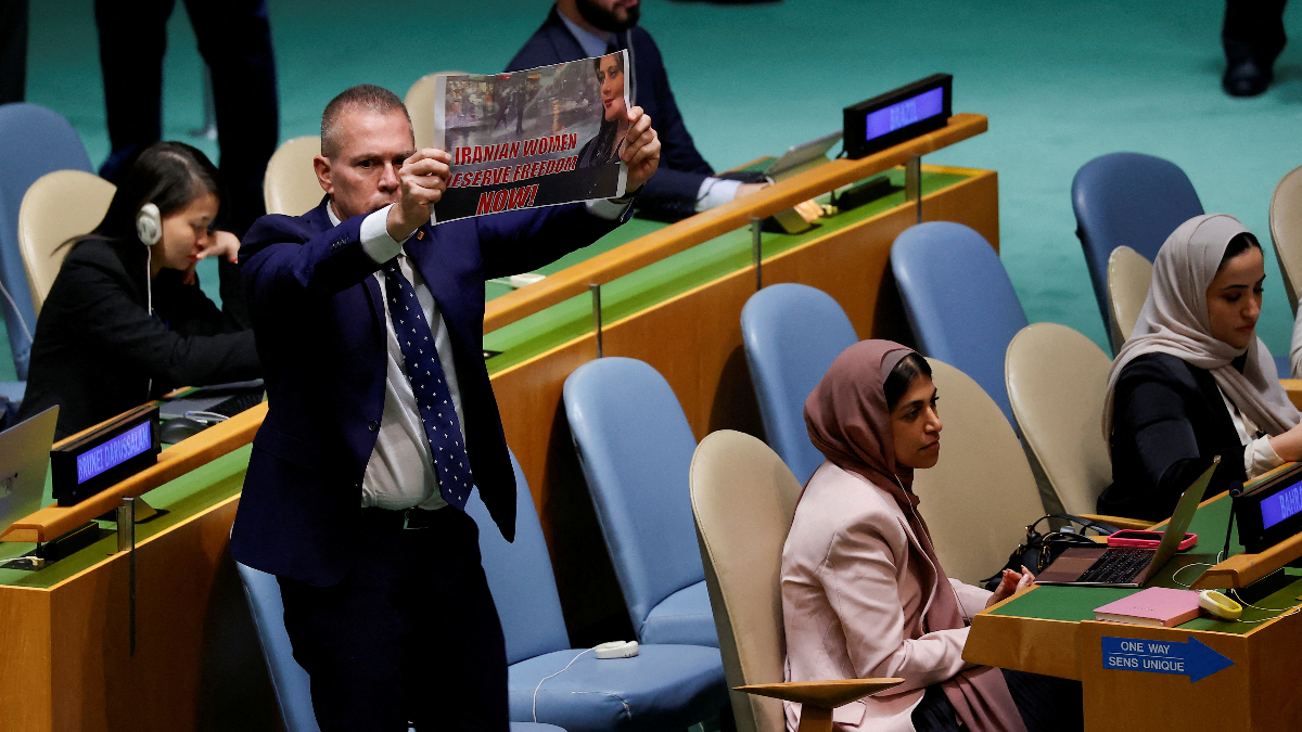 İsrail temsilcisinden BM'de konuşan İran Cumhurbaşkanı'na Emini'nin posteriyle protesto