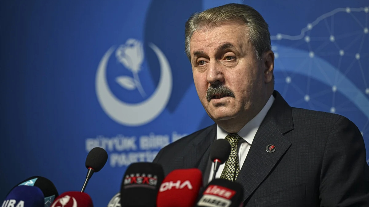 Mustafa Destici: Mustafa Kemal Atatürk’e yapılan bu çirkin saldırı büyük bir ahlaksızlıktır