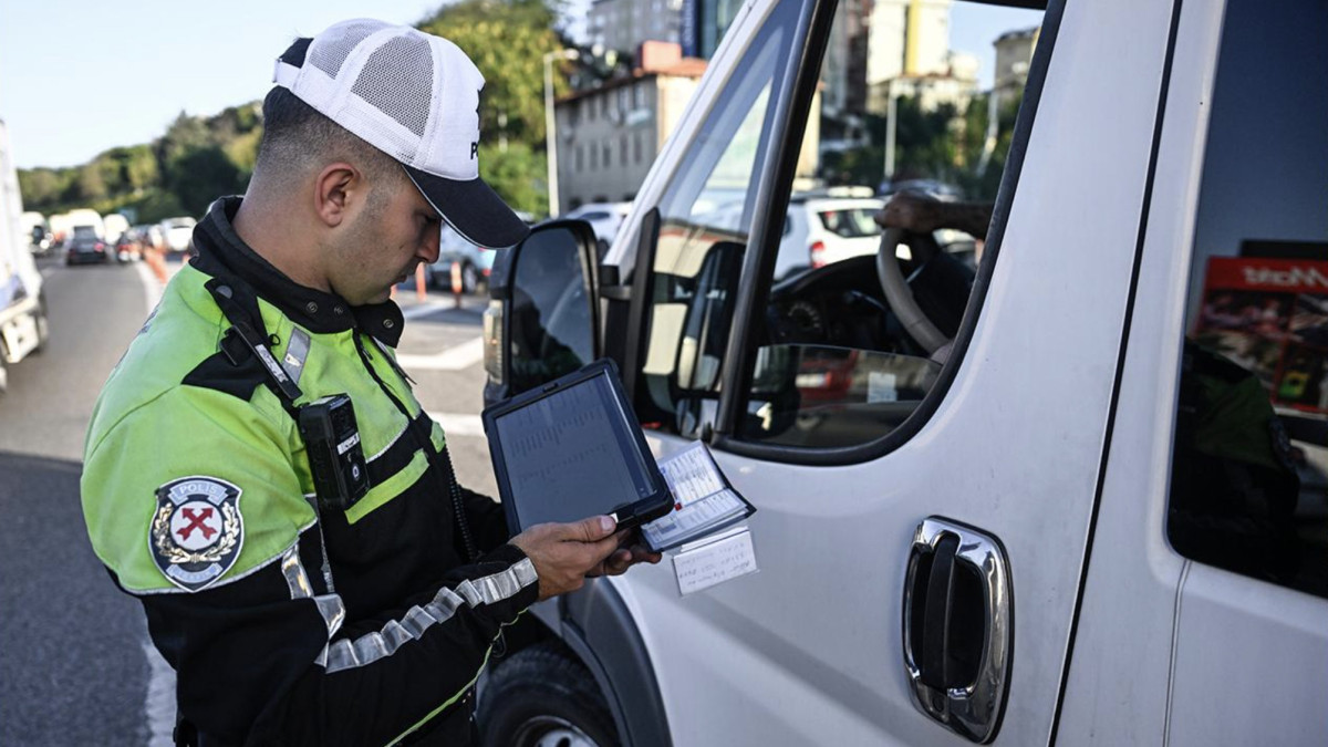 Okulların ilk haftasında 53 bin 949 servis aracı denetlendi