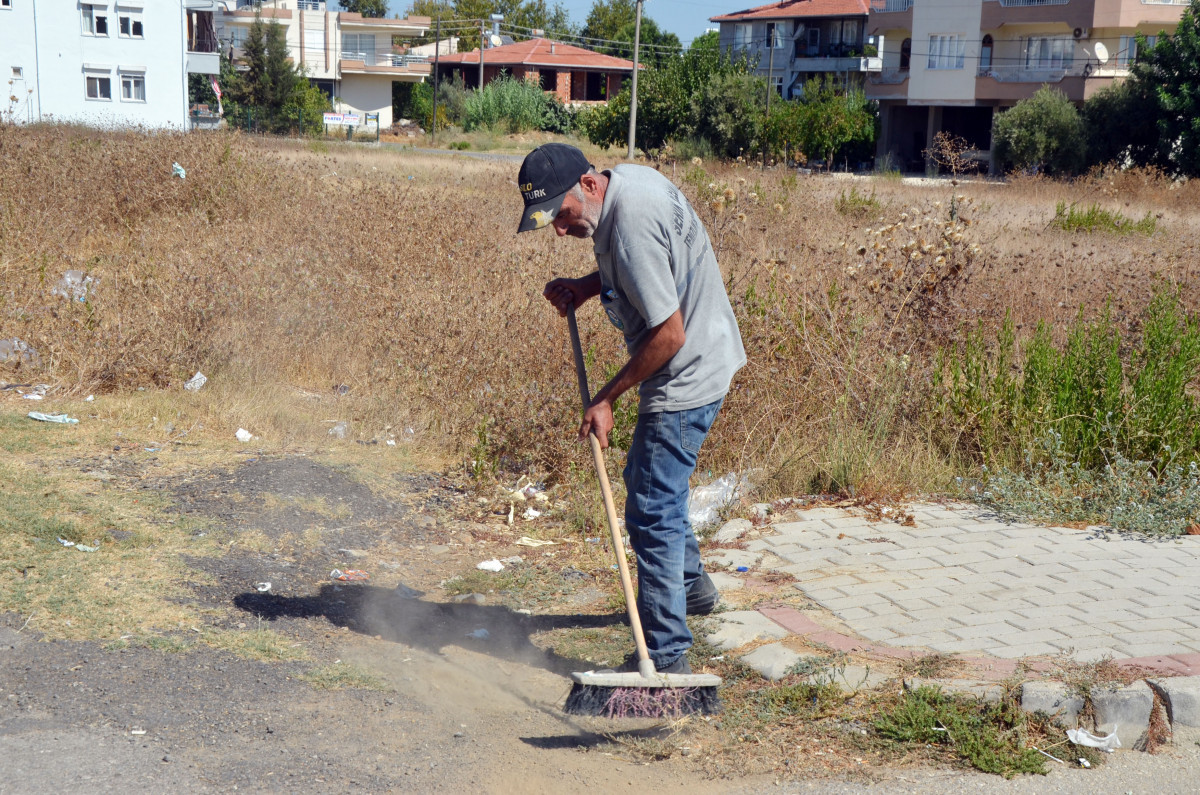 Antalya'da temizlik görevlisi 7 milyon liralık çek buldu: Ekiplere teslim etti