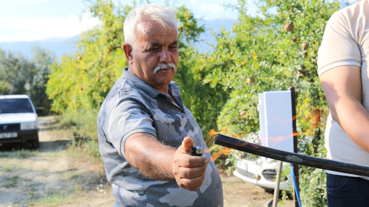 Antalya'da bahçede sondaj çalışmaları sırasında gaz çıktı