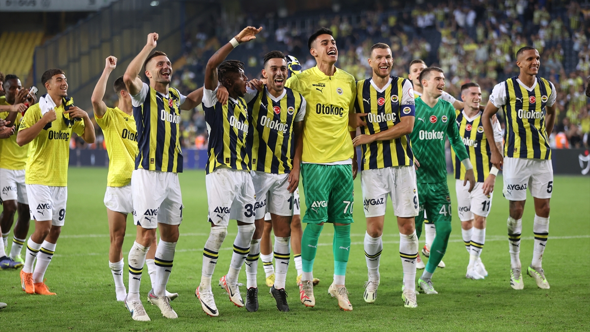 Fenerbahçe - Nordsjaelland maçının ilk 11'leri