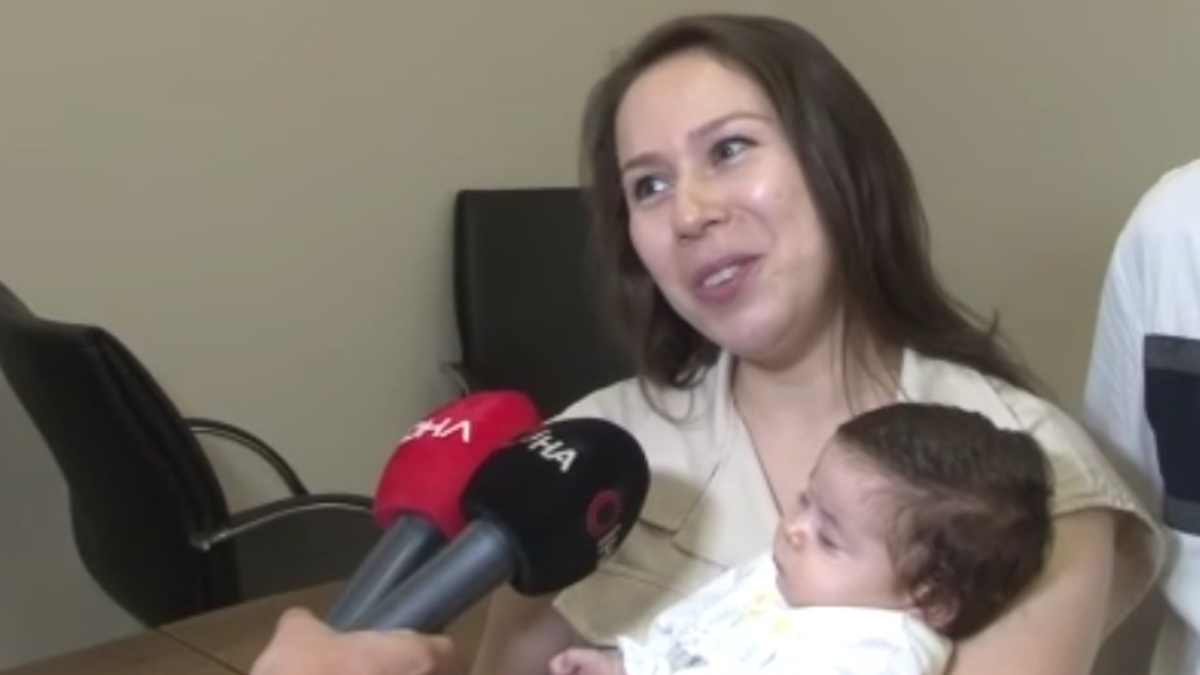 Türkiye'de bir ilk: Yumurtalık dokusu alınıp donduruldu, yeniden nakille bebek sahibi oldu